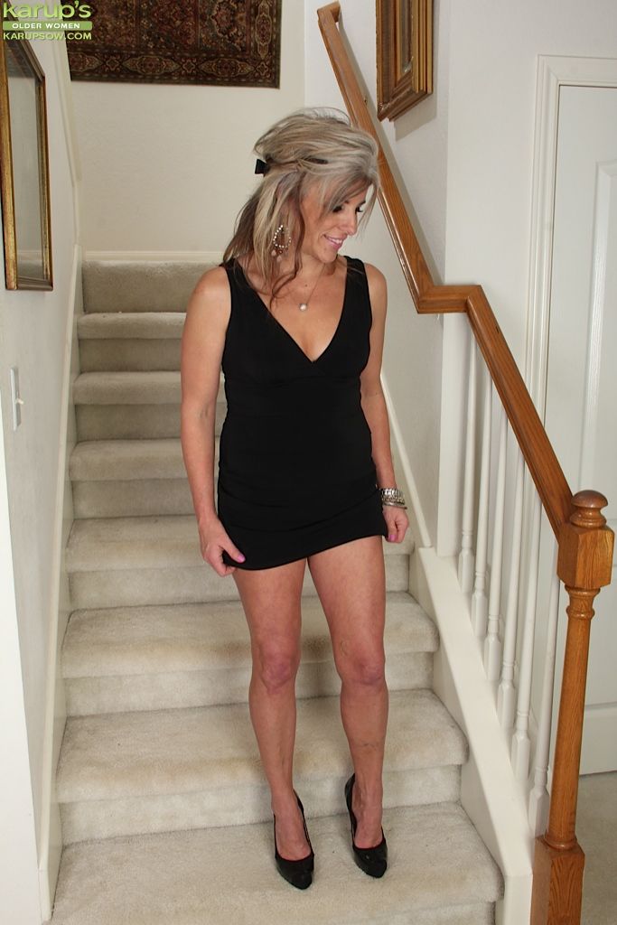 gefährlich Reifen lady Sierra Smith Posen Nackt auf die Treppen