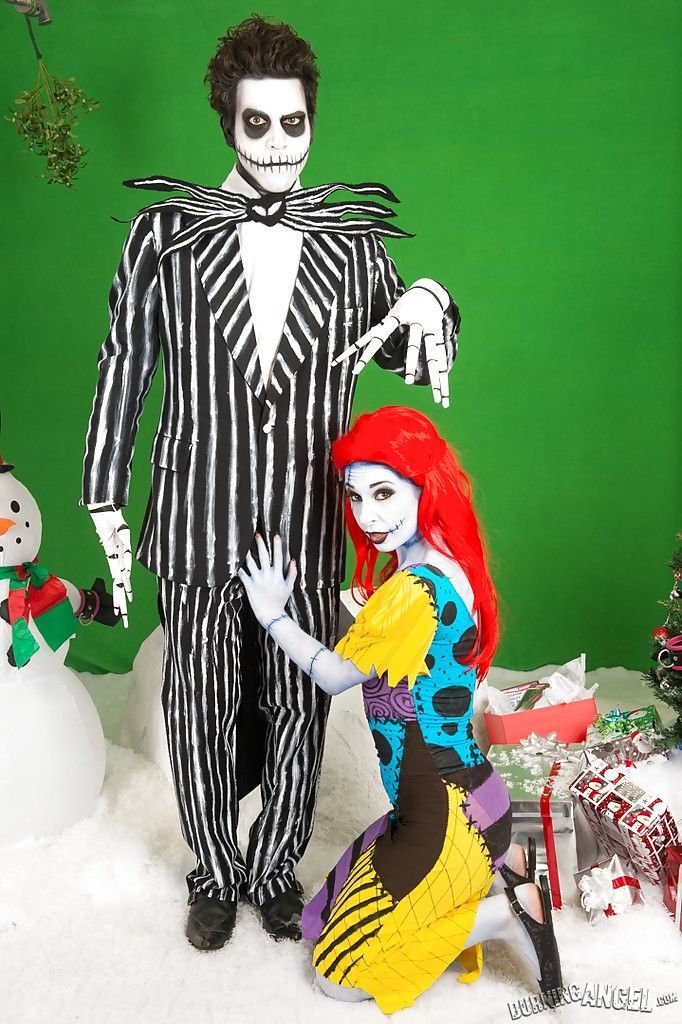 Amateur chick Joanna Angel and guy don creepy cosplay outfits before fucking