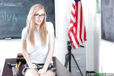 18 year old nerd Alexa Grace spreading shaved kitty in classroom