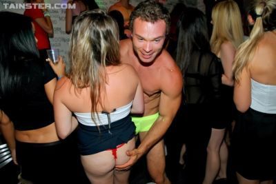 Mädchen Nacht aus bei ein Männlich strip Club Endet Mit drunken Schlampen Hämmern Schwänze