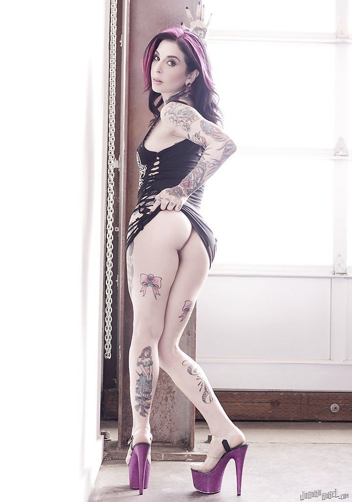 Amateur MILF Joanna Angel showing off her heavily tattooed body in the nude