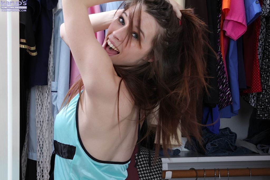 Milky-skinned amateur teen Susie Randolph spreads legs over wardrobe