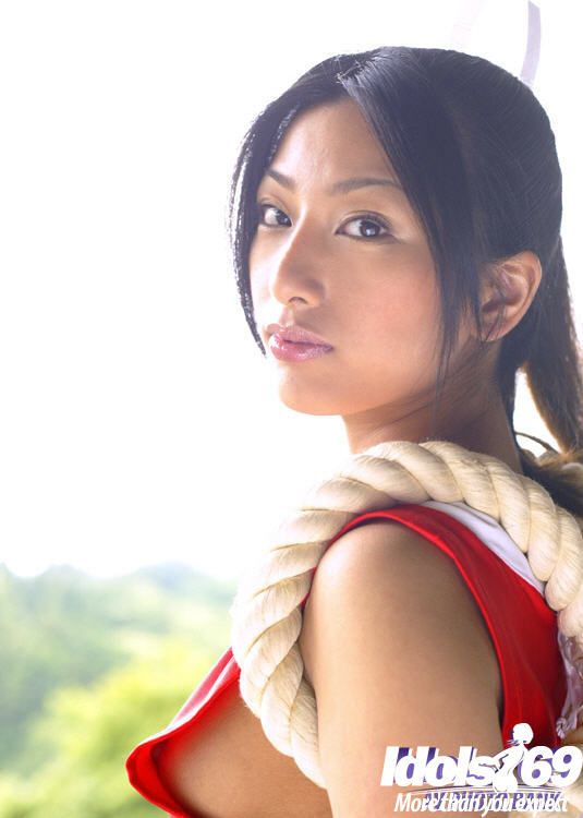 Asiático Belleza Asakawa Corrió revelando su pequeño Tetas y las burlas su Espeso hendidura