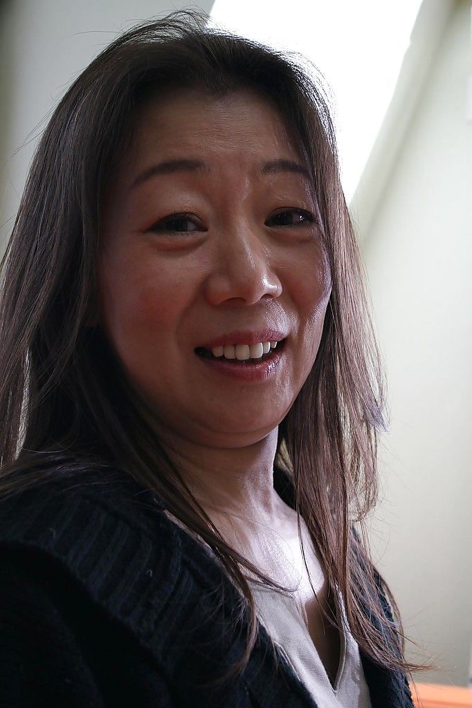 Asya olgun Esmer Yoshiko Makihara var gösterilen kapalı içinde seksi külotlu çorap