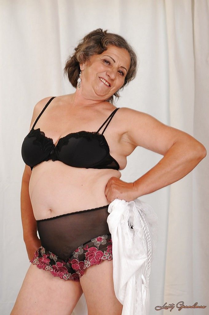 coquine Granny Avec gras les courbes arriver débarrasser de Son lingerie