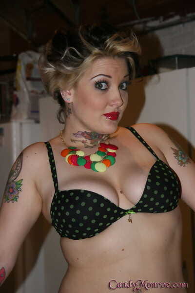 татуированные жена конфеты Монро Есть ее рогоносец едят ВВС сперма после Бля это