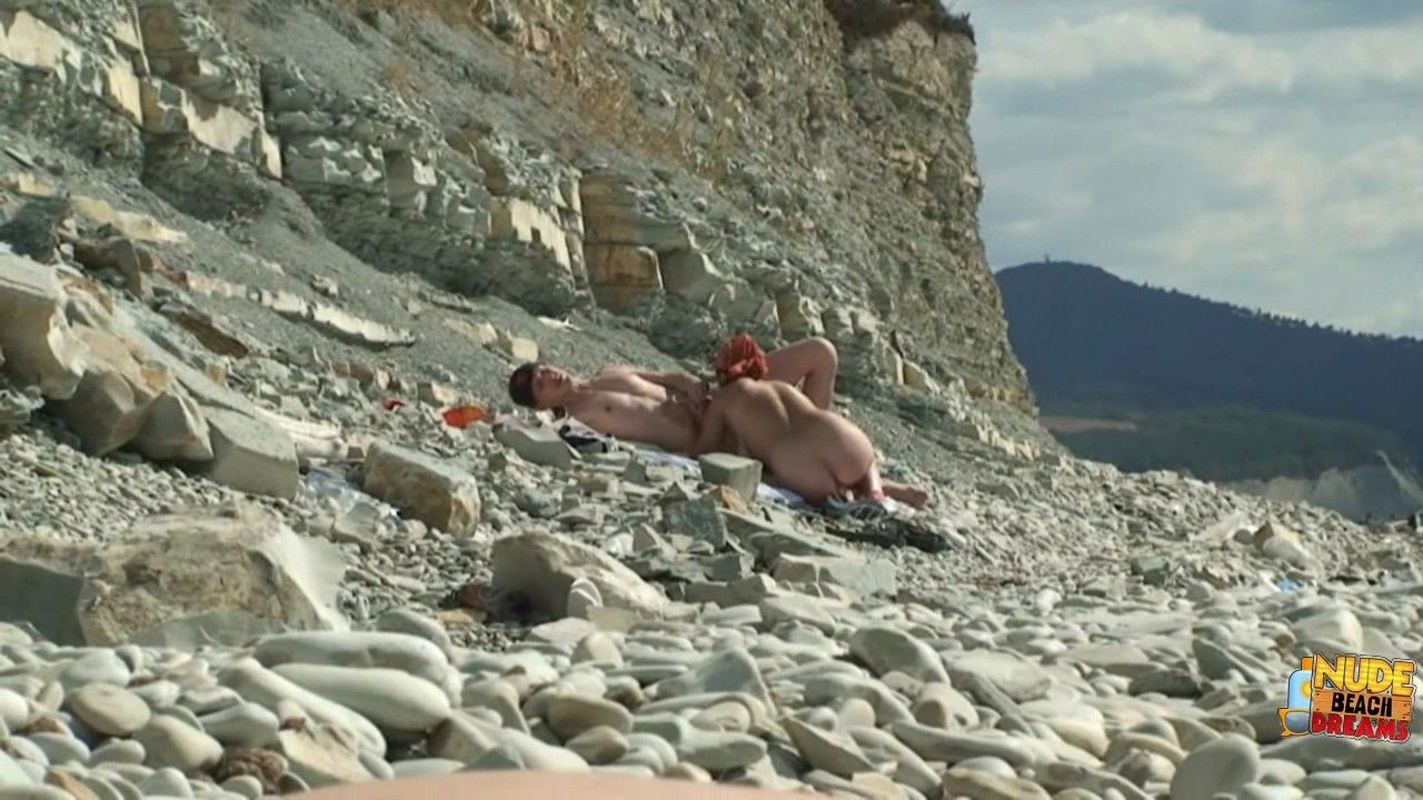 Slutty Frau immer Lasten der Cum auf die Strand