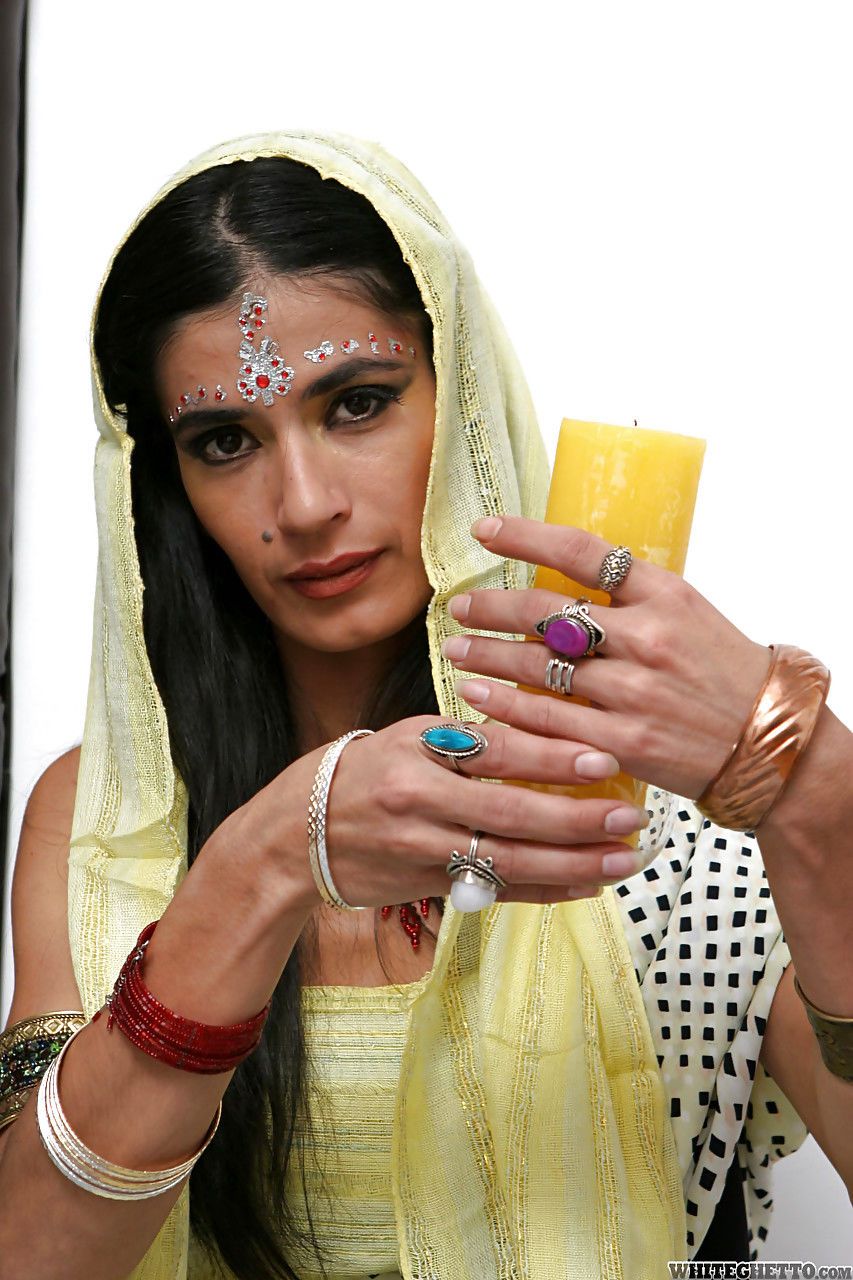 Hint solo Model Tamara ayarı Yukarı mumlar için ibadet zeka onu Elbise Üzerinde