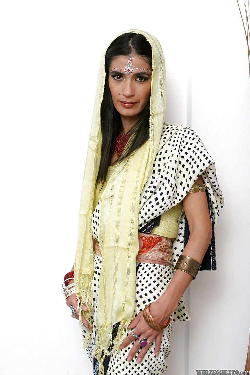 indyjski solo model Tamara instalacja do świece dla kult dowcip jej odzież na