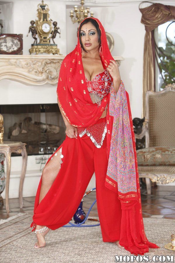 Şehvetli Hint milf Priya Anjeli Rai alır rıd bu onu etnik kıyafet