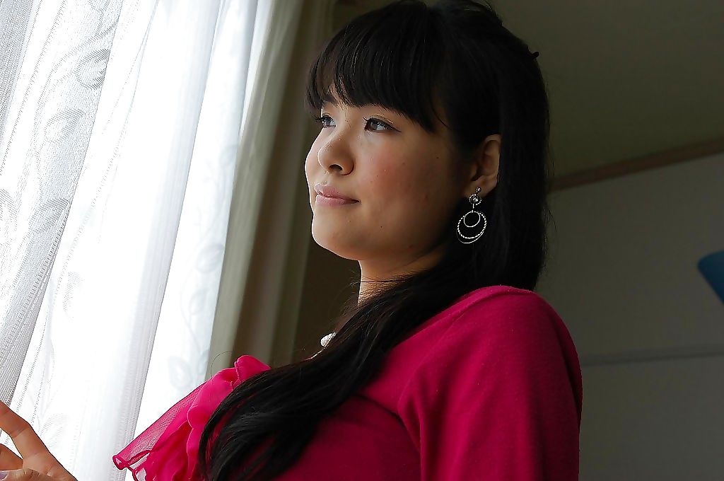 Azji nastolatek NAO Кодака rozbieranego i dystrybucja jej cipki usta