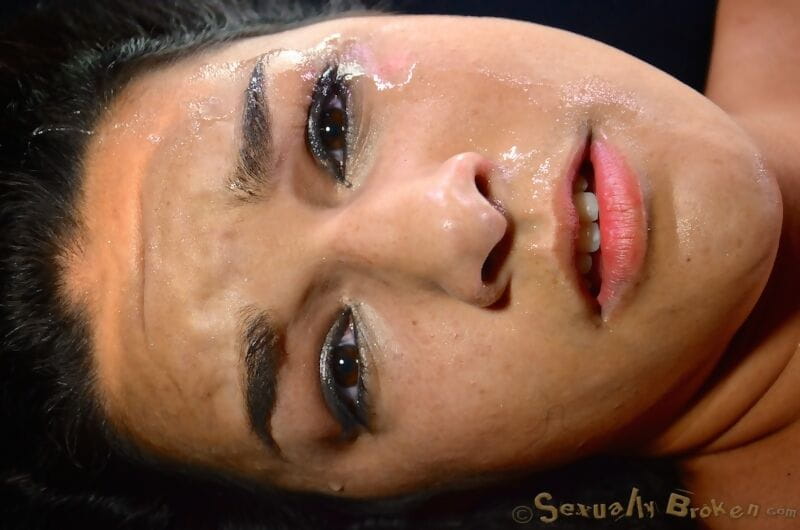 latina teen Paisley Parker è gola scopata in Bondage prima l'assunzione di un Per il viso