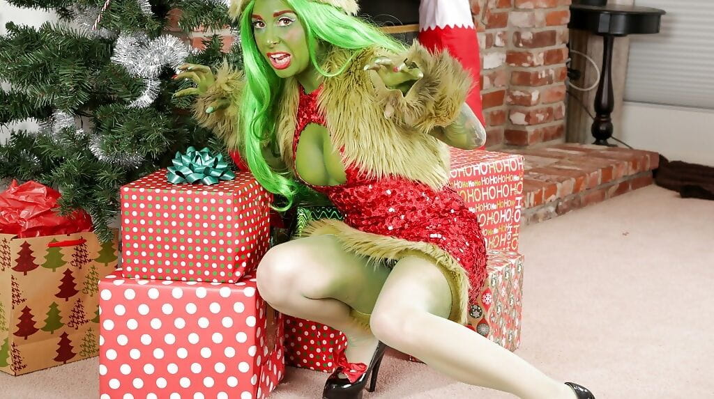 Verde pele Amador Joanna Anjo poses muito quente no Natal