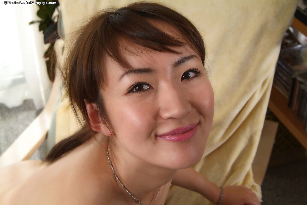 Amateur Asiatische teen kuki zeigt Ihr Haarige Fotze in In der Nähe bis