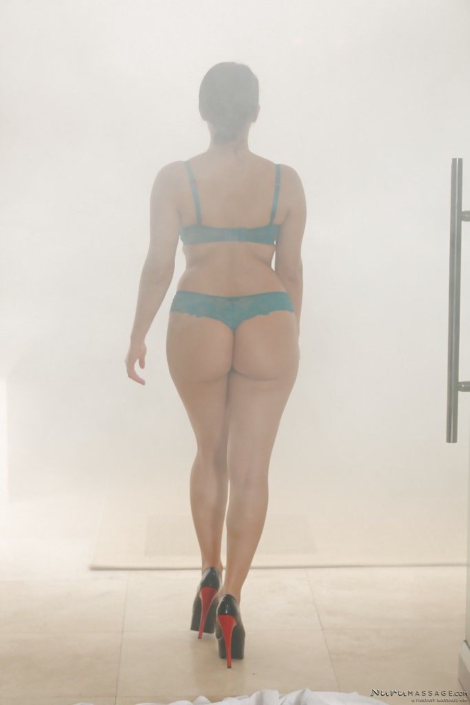 molhado euro pinto Valentina Nappi a remoção lingerie e Alta saltos no Banheira