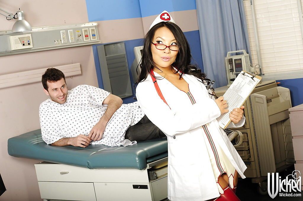 Schön Big Titten Krankenschwester Asa Akira ist erfreulich Ihr hot Client