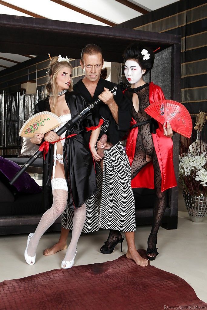 luscious geishas haben ein glühender flotter Dreier Mit ein Gut Hung samurai