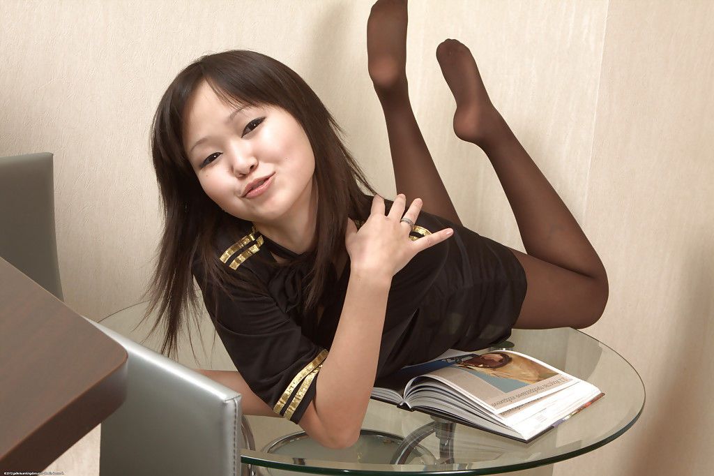 Asian babe Alexa is busy with spreading her chubby vulvar lips
