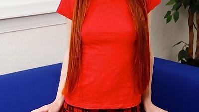 Sevimli kızıl saçlı Dolly Baharat peeling