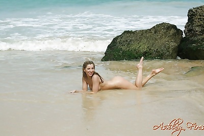 rubia playa Babe ashley Incendios modelado Topless en bikini fondos de