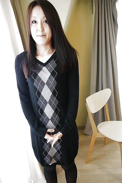 Asiatische Brünette Riko kariya posing für Nicht Nackt Aufnahmen in Stiefel und Schlauch