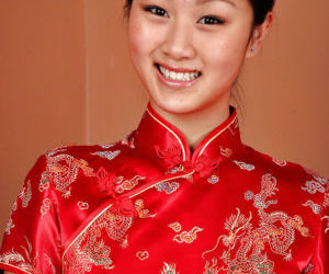 Amateur Asiatique Babe modèle Evelyn Lin révélant Minuscule seins