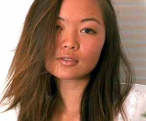 Sevimli Asya İlk zamanlayıcı Amy barikat minik Boobs ve traş
